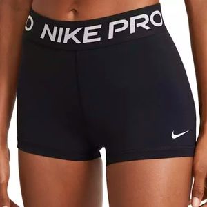 black Nike 3” pro shorts (size m) ✔️✔️✔️